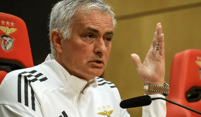 开云在线-大反转！穆帅突爆争议发言！矛头直指皇马，球迷：这次支持他|何塞·穆里尼奥|联赛|本菲卡足球俱乐部|皇家马德里|穆里尼奥_新浪体育_新浪新闻