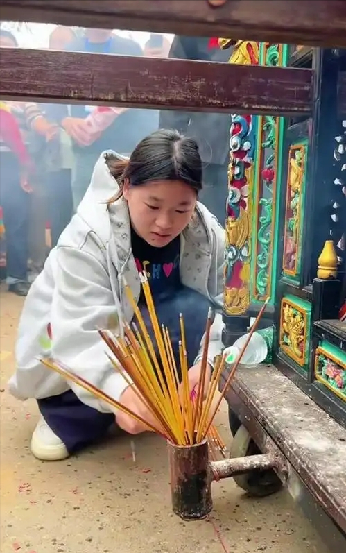 开云官网-全红婵回乡过元宵明显发福！妈妈发言笑出大白牙，别墅进度更新了|跳水|奥运跳水|跳台|女子|冠军_新浪体育_新浪新闻