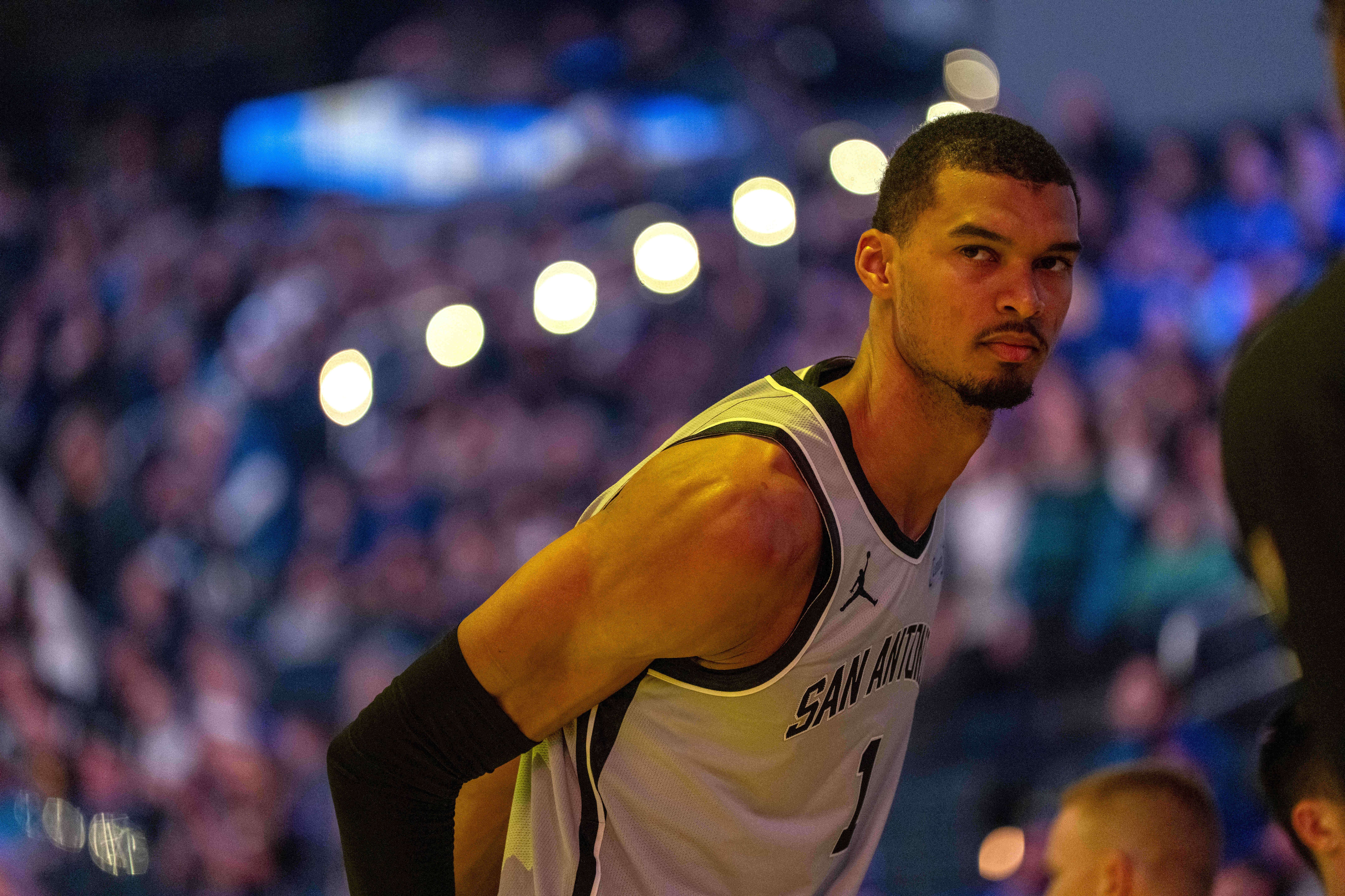 开云-刺记：文班亚马今天曾极力争取上场 但未能通过NBA脑震荡保护协议